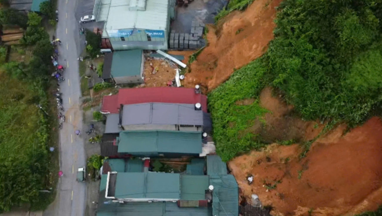 Scene of landslide in Yen Bai city. Photo: NDCC