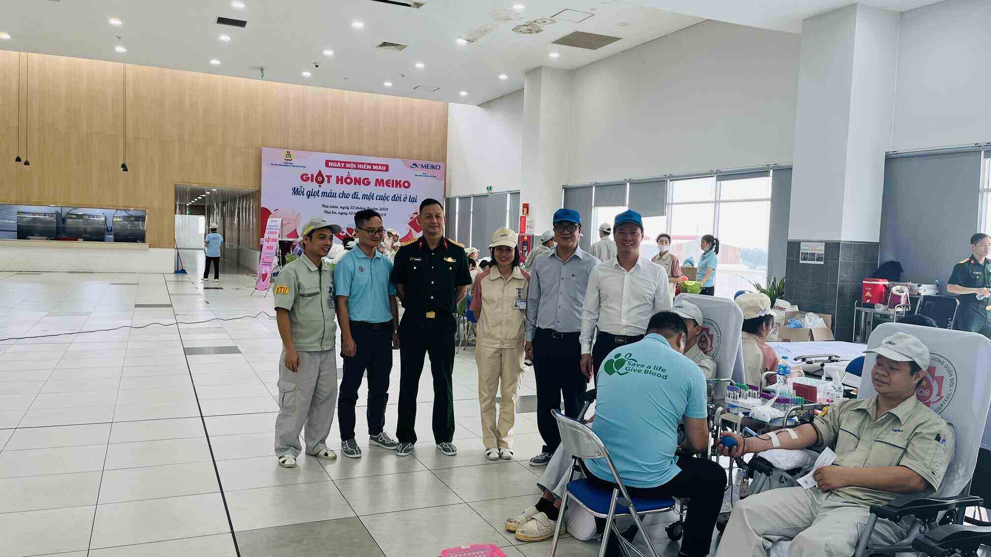 With the propaganda and mobilization of the grassroots trade union, nearly 800 union members and employees of the Company registered and participated in voluntary blood donation. Photo: Grassroots Trade Union