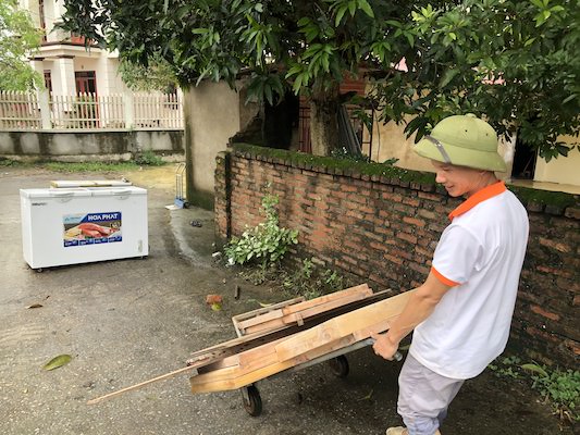 Due to concerns that flood waters would continue to rise, the homeowner asked relatives to move furniture to higher ground to ensure safety.