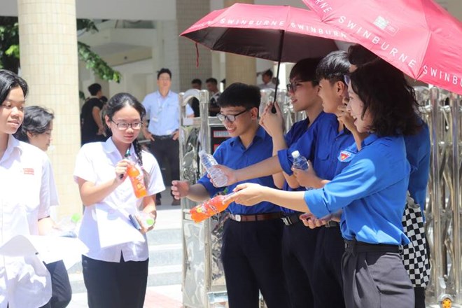 Da Nang has just requested units to step up the implementation of health insurance for students. Photo: Nguyen Linh