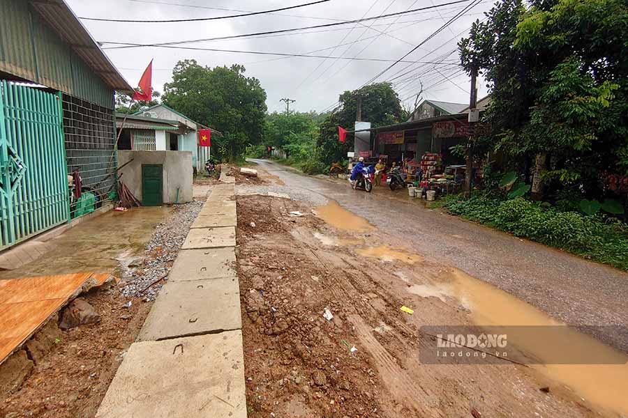 Tuyen chinh tu Quoc lo 12 - Quoc lo 279 co chieu dai 19,56km, doan qua dia phan thon thon Che Bien, xa Thanh Luong, huyen Dien Bien.