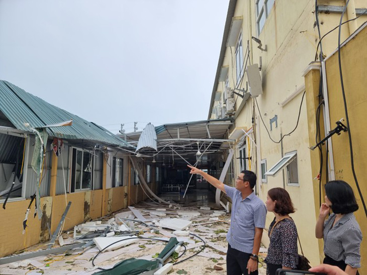 The semi-boarding kitchen serving 510 students of Bang La Primary School (Do Son) completely collapsed. Photo: Hai Phong Department of Education and Training