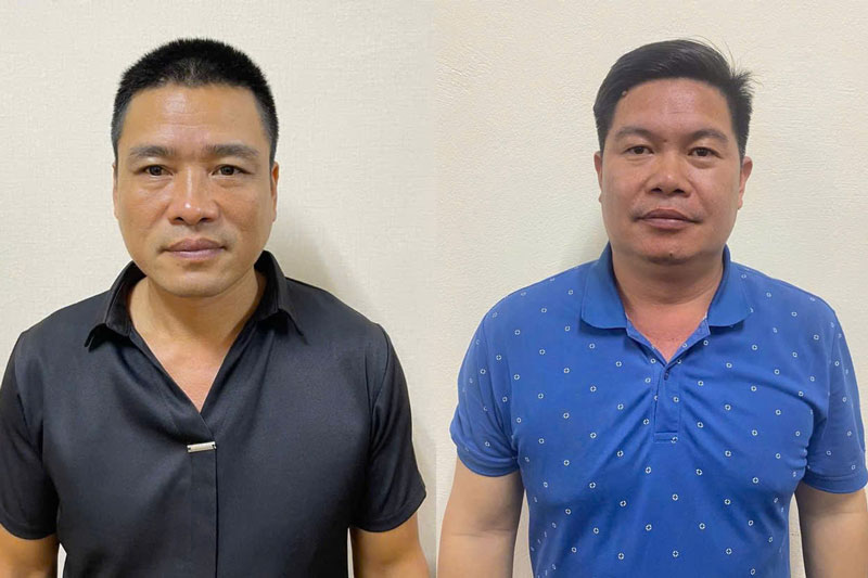 Bị can Phạm Văn Bách (trái) và Phạm Viết Hưng tại cơ quan điều tra. Ảnh: Công an Lào Cai
