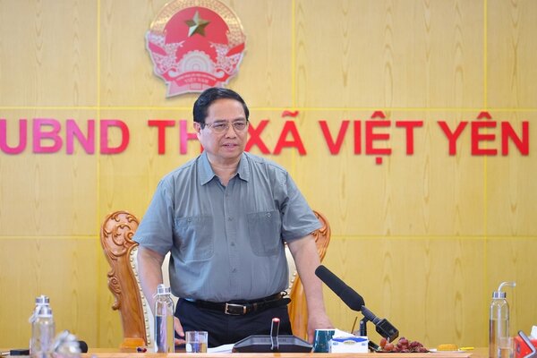 Thủ tướng Chính phủ Phạm Minh Chính phát biểu tại cuộc họp trực tuyến, được kết nối trực tuyến với một số điểm cầu về công tác ứng phó mưa lũ, thiên tai, khắc phục hậu quả bão số 3. Ảnh: VGP/Nhật Bắc

