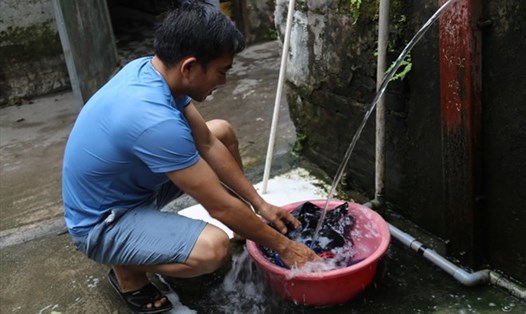 Công ty Nước sạch Hà Nội vừa ra thông báo tạm ngừng việc cắt nước trên địa bàn thành phố. Ảnh: Thùy Dung