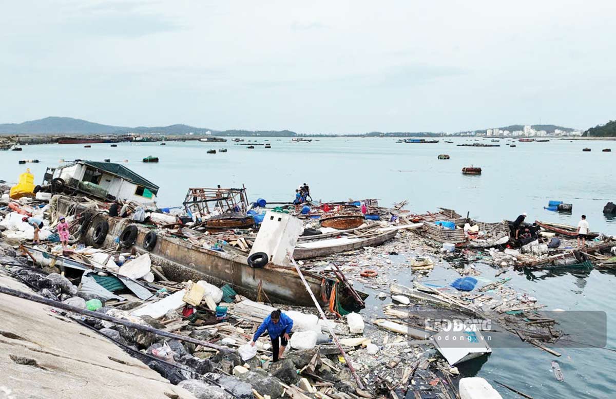 A wharf in Quang Ninh devastated after storm No. 3. Photo: Thu Bau