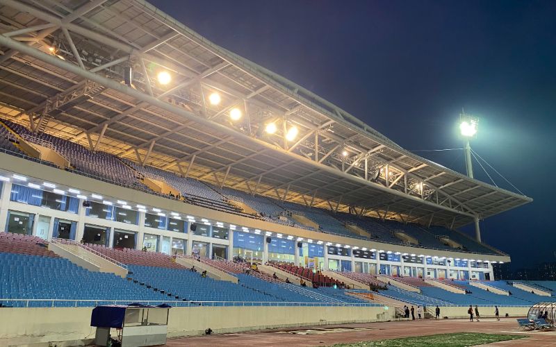 Sân Mỹ Đình thưa thớt khán giả trận tuyển Việt Nam gặp Thái Lan. Ảnh: Minh Dân