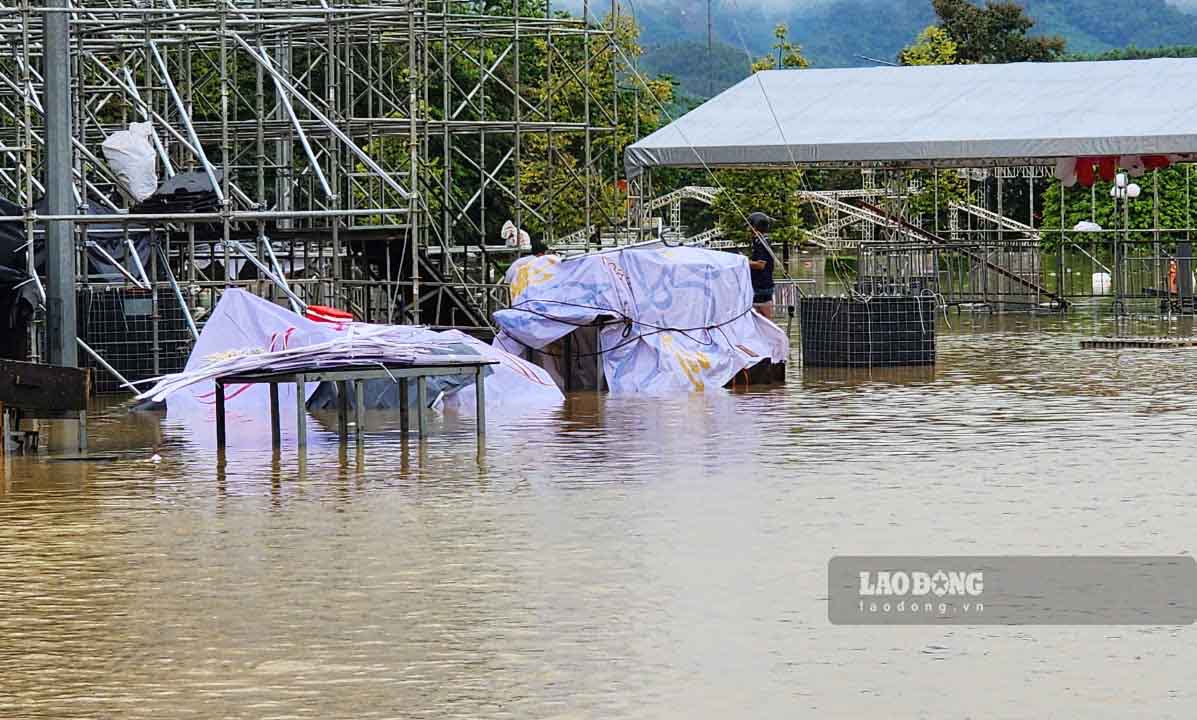 Nhieu thiet bi, dao cu bi ngap nuoc.