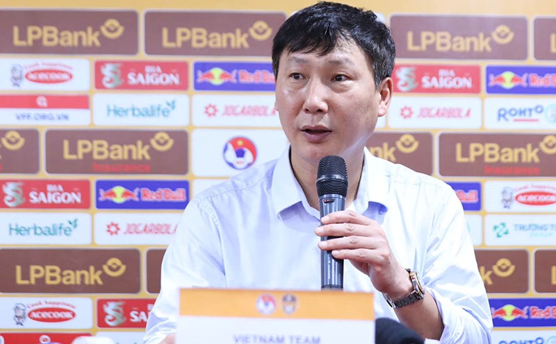 Huấn luyện viên Kim Sang-sik của tuyển Việt Nam. Ảnh: Minh Dân