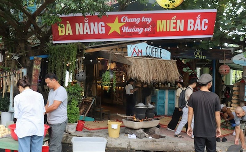 1.000 bánh chưng từ Đà Nẵng gửi người dân gửi vùng lũ. Ảnh: Nguyễn Linh