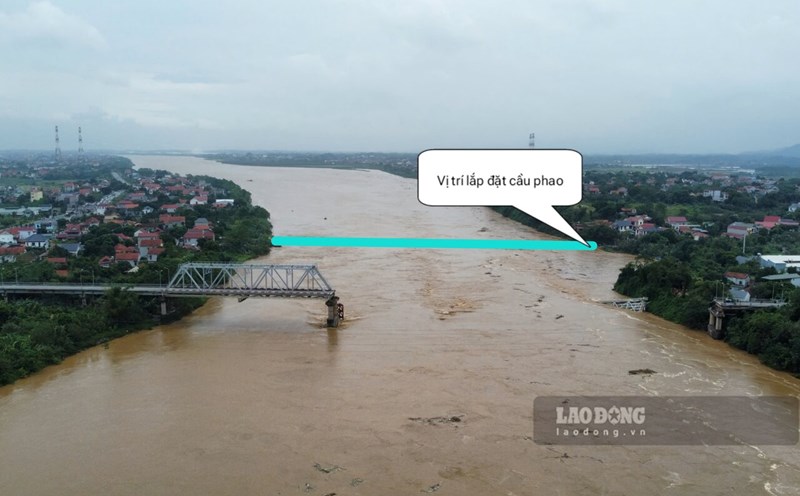 Vị trí sẽ lắp đặt cầu phao gần cầu Phong Châu. Ảnh: Tô Công.