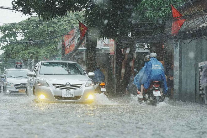 Dự báo Hà Nội tiếp tục mưa lớn hôm nay 11.9. Ảnh: Hữu Chánh 