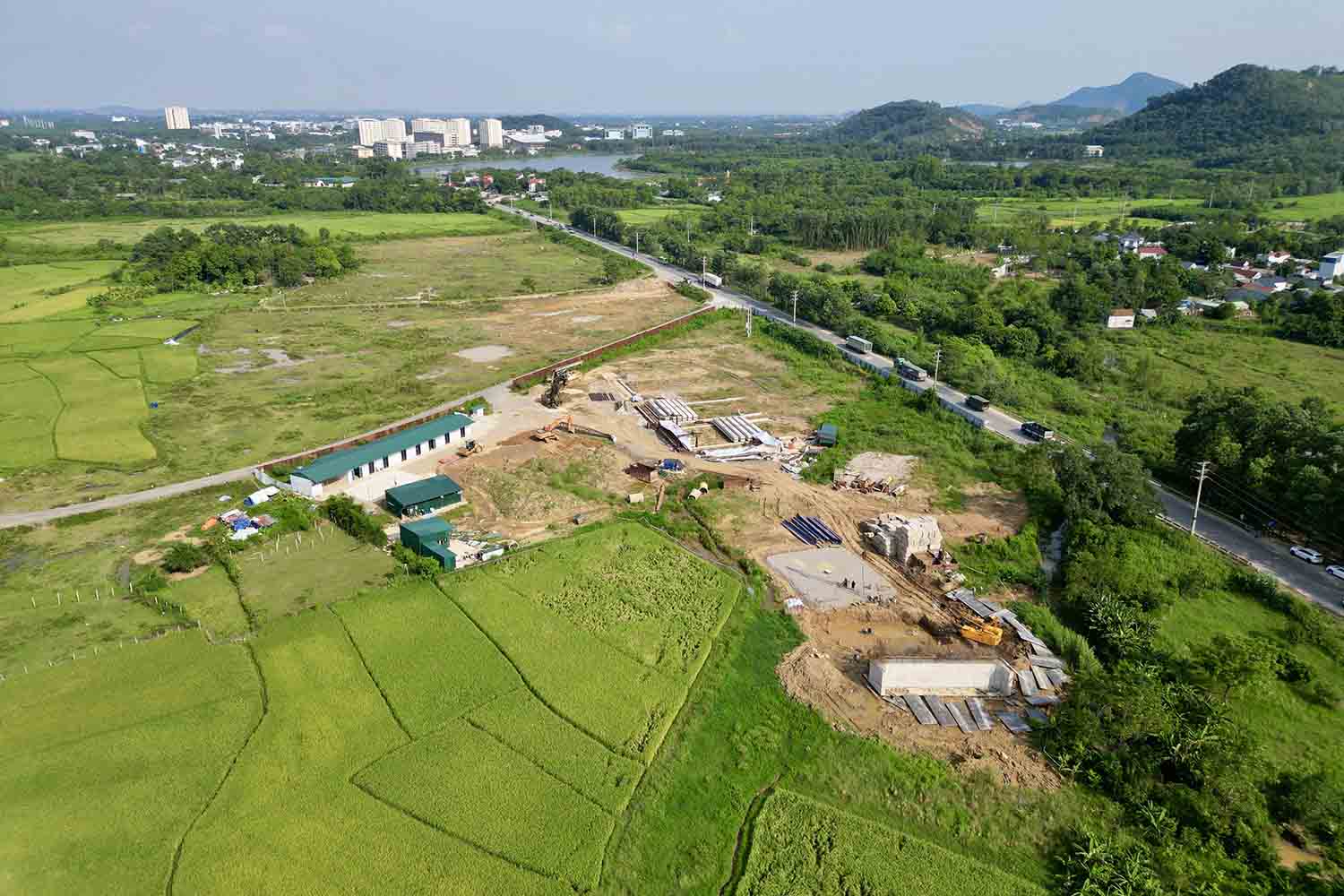 Du an hoan thanh (du kien nam 2026) se giup thong suot tuyen cao toc tu dai lo Thang Long di Hoa Binh, hoan thien quy hoach mang luoi cao toc tu Ha Noi di Hoa Binh.