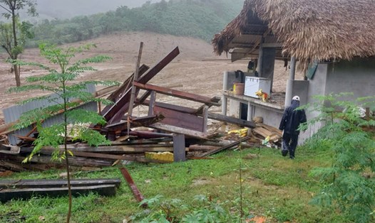 Lực lượng chức năng Lào Cai đang nỗ lực tìm kiếm hàng chục nạn nhân còn lại trong vụ vùi lấp ở xã Phúc Khánh. Ảnh: Đinh Đại