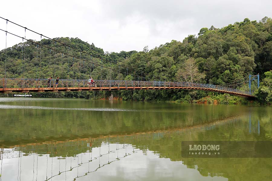 Ngoai cung cap nuoc cho canh dong Muong Thanh va 2 cong trinh thuy dien: Thac Bay, Na Loi, ho Pa Khoang con co nhieu thuan loi de phat trien kinh te du lich.