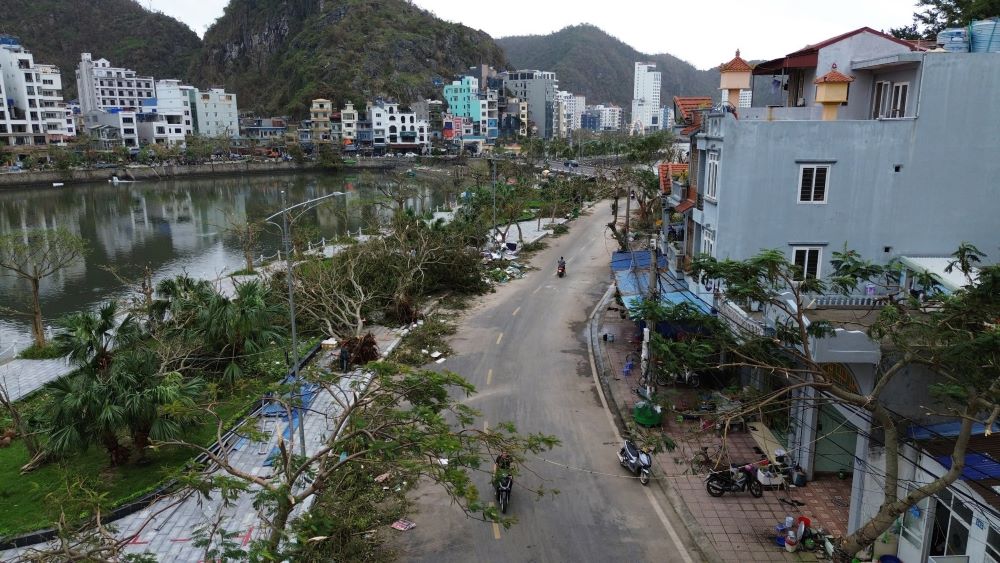 Khung canh o dao Cat Ba - khu du lich noi tieng nhat Hai Phong tro nen hoang tan, xo xac chua tung thay. Anh: Hoang Khoi