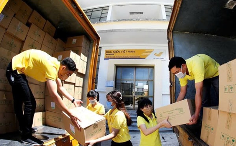 Hàng cứu trợ sẽ được Vietnam Post hỗ trợ gửi miễn phí. Ảnh Hà Anh