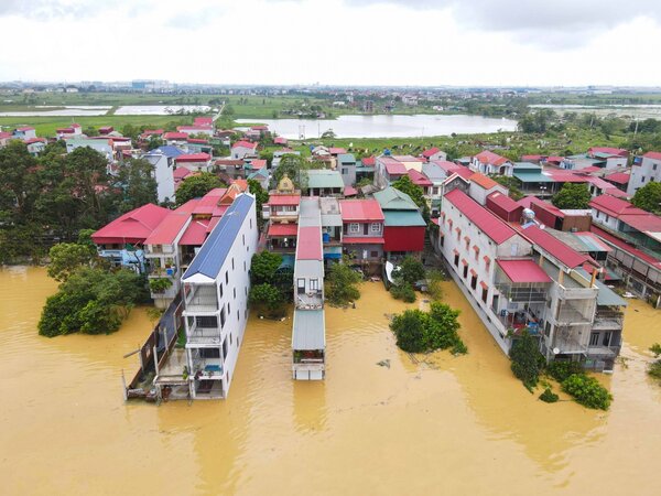 Khu vực ngập nặng nhất là các công trình mọc không phép gần mép sông Cầu đoạn từ xã Tam Đa (Yên Phong) đến phường Vạn An (TP Bắc Ninh). Ảnh: Trần Tuấn