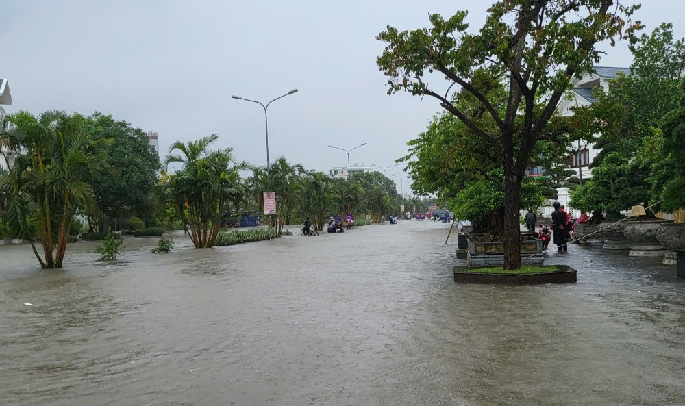 Duong Le Hong Phong (doan quan Hai An) ngap nhu song. 