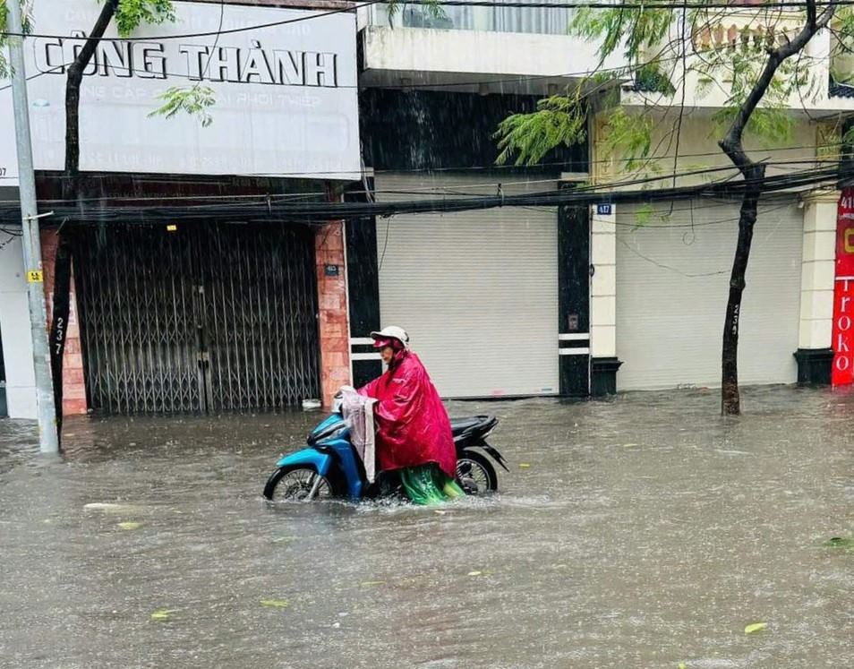 Tai tuyen duong Le Loi (quan Ngo Quyen), chi den khoang 10h sang nay da ngap nang. 