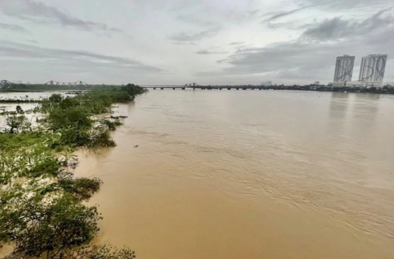 Báo động lũ cấp 2 trên sông Đuống, hàng loạt quận bị ảnh hưởng. Ảnh: Nguyễn Tuấn