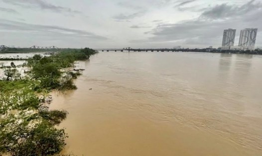 Báo động lũ cấp 2 trên sông Đuống, hàng loạt quận bị ảnh hưởng. Ảnh: Nguyễn Tuấn