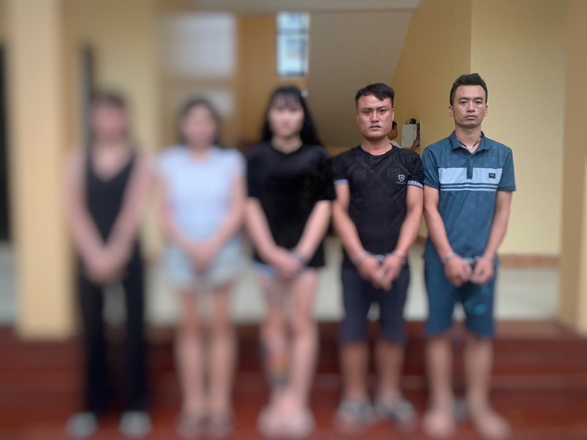 Nhóm đối tượng sử dụng ma túy tại gara ôtô huyện Hải Hà. Ảnh: Công an Quảng Ninh