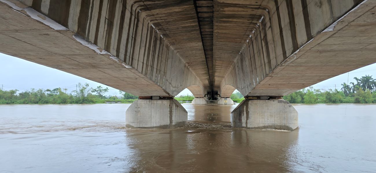 Nước lũ trên sông Trà Lý tiếp tục lên cao, cao hơn cấp độ 3. Ảnh: Trung Du