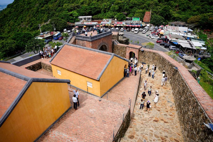 Đà Nẵng sẽ quản lý hòn Sơn Chà và khu vực Nam núi Hải Vân. Ảnh: Nguyễn Đông
