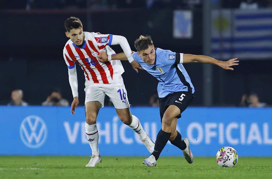 Manuel Ugarte trong mau ao tuyen Uruguay.  Anh: MUFC 