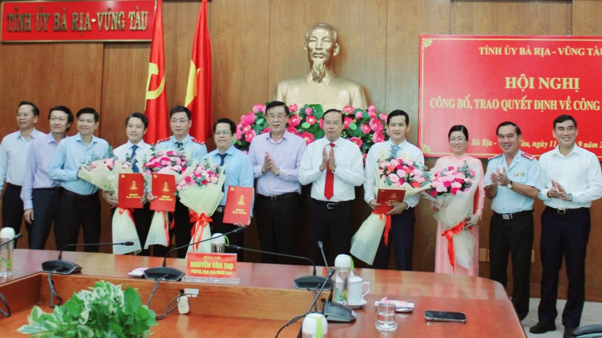 Bà Rịa - Vũng Tàu công bố quyết định điều động, bổ nhiệm 5 cán bộ quản lý. Ảnh: Khánh Chi