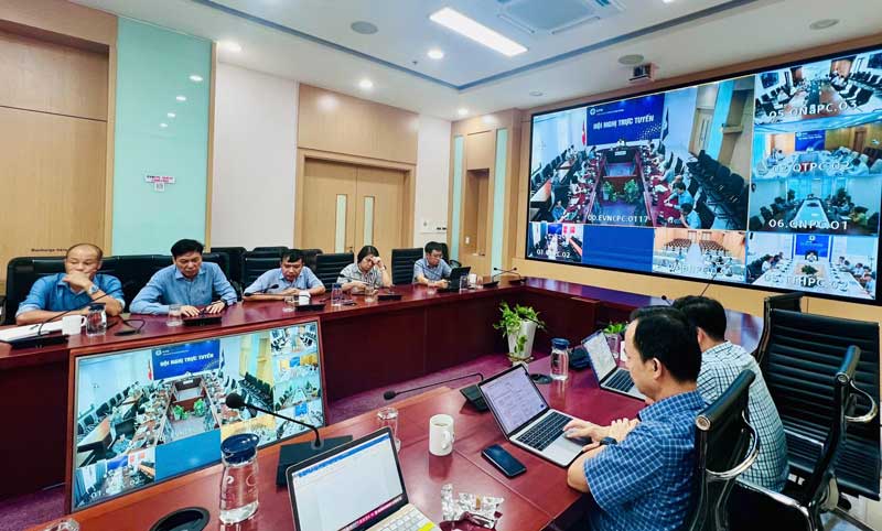 EVNCPC họp điều đội xung kích  tham gia hỗ trợ khắc phục lưới điện do bão số 3. Ảnh: Ngọc Thạch