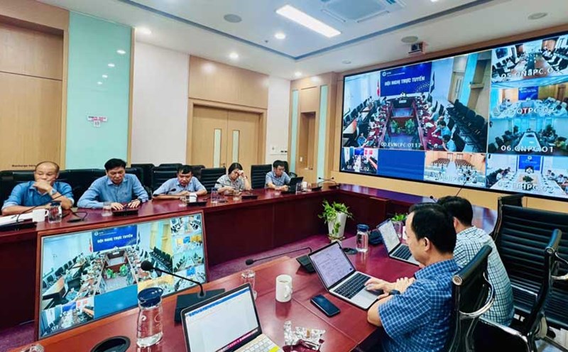 EVNCPC họp điều đội xung kích  tham gia hỗ trợ khắc phục lưới điện do bão số 3. Ảnh: Ngọc Thạch