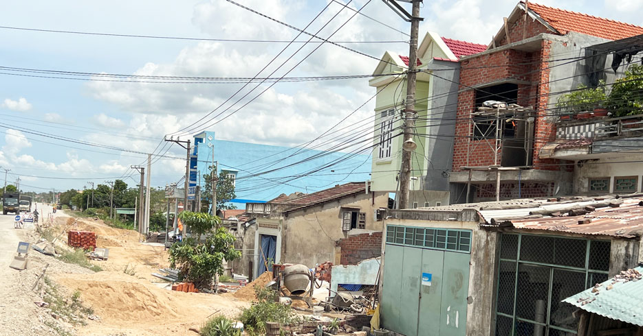 Khu vực cầu Bàu Sen, "địa chỉ nóng" của dự án nâng cấp, mở rộng quốc lộ 19 đoạn qua Tây Sơn. Ảnh: Xuân Nhàn. 