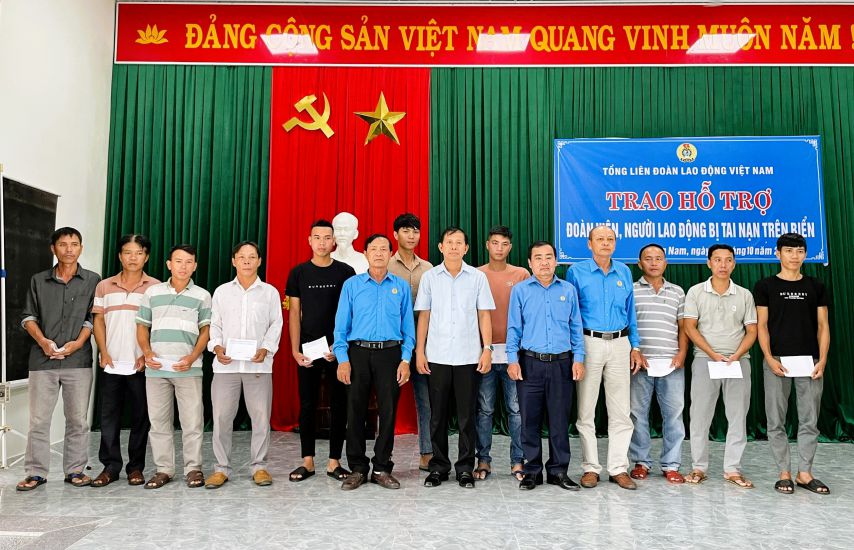 Nghiệp đoàn nghề cá xã Tam Quang, Núi Thành Quảng Nam ra đời đã trợ giúp thiết thực cho ngư dân khi gặp nạn. Ảnh: Hoàng Bin