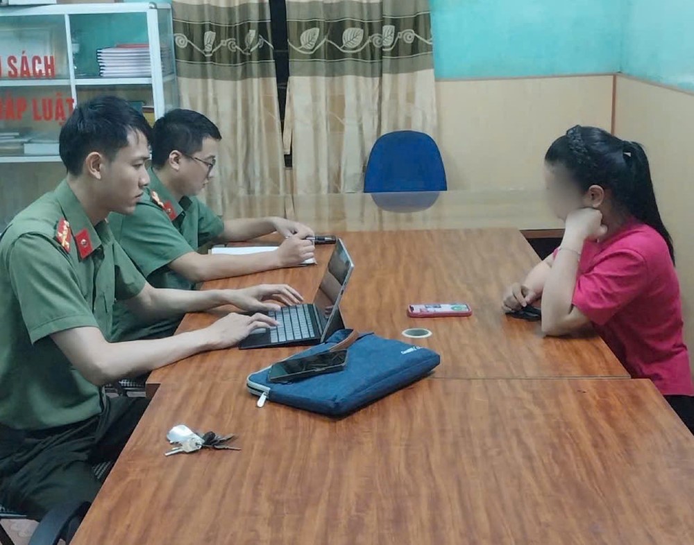Công an huyện An Dương làm việc với cá nhân đăng tin sai trên mạng xã hội. Ảnh: Cổng TTĐT huyện An Dương Hải Phòng