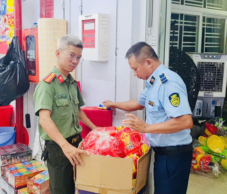 Cục Quản lý thị trường TP. Đà Nẵng đã tiến hành kiểm tra đột xuất các hộ kinh doanh. Ảnh: Mai Hương