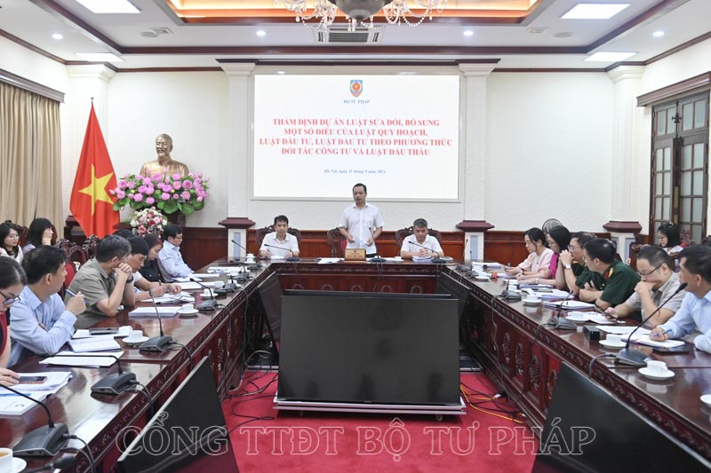 Ý kiến thẩm định cho rằng việc phân cấp, phân quyền phải gắn với kiểm tra, giám sát, chú trọng hậu kiểm đối với các dự án đặc biệt. Ảnh: Bộ Tư pháp