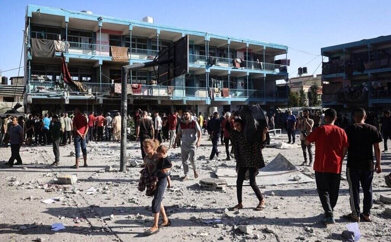 Sân trường Al-Jawni (Jaouni) tại Nuseirat ở miền trung Dải Gaza ngày 11.9 sau cuộc không kích của Israel. Ảnh: AFP