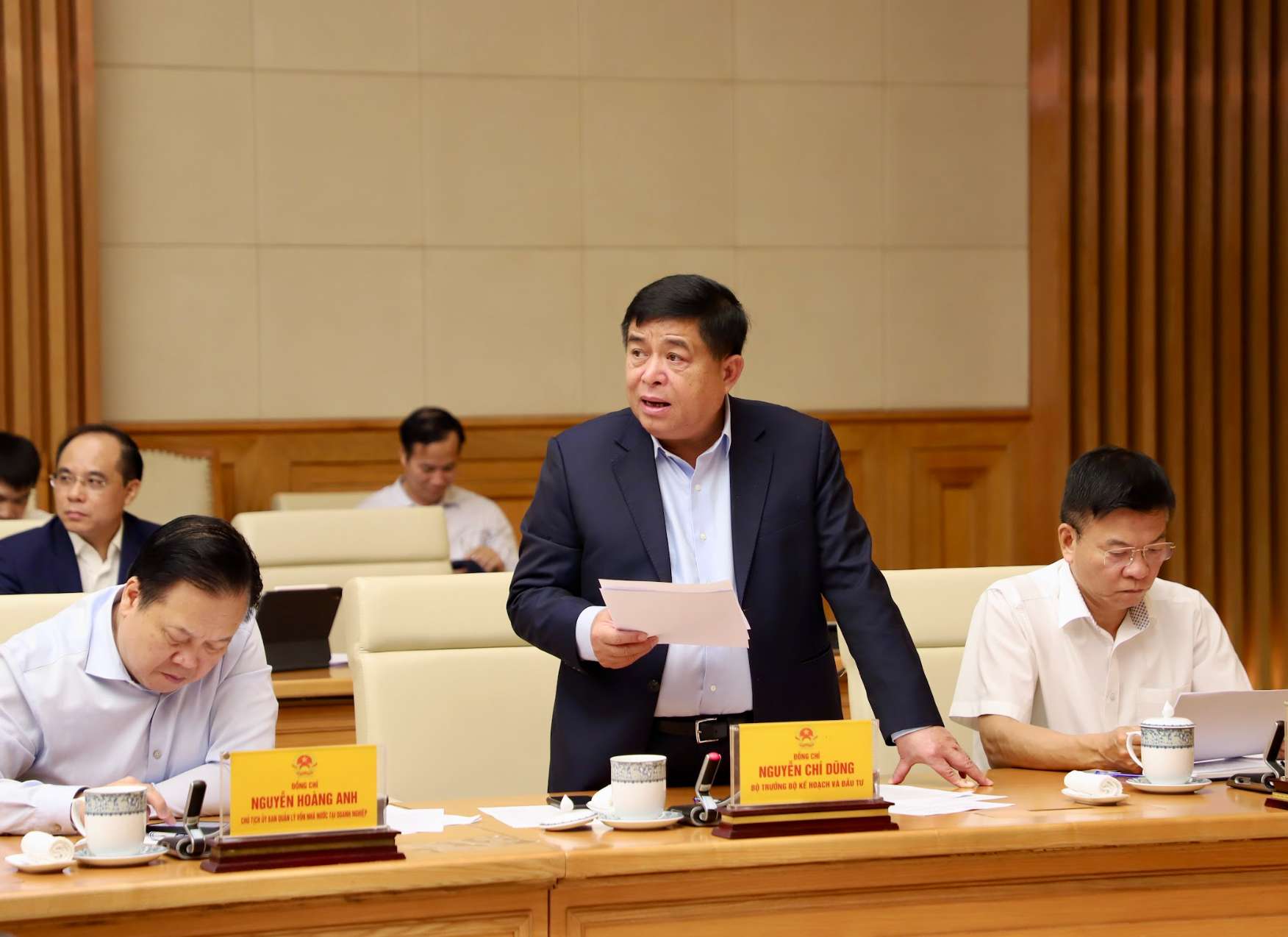 Bộ trưởng Bộ Kế hoạch và Đầu tư Nguyễn Chí Dũng phát biểu tại Hội nghị Thường trực Chính phủ với các doanh nghiệp tư nhân lớn. Ảnh: MPI