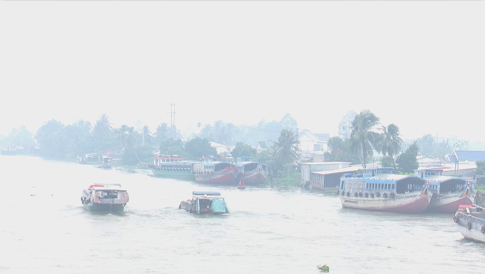 Sương mù xuất hiện dày đặc trên các tuyến sông ở thành phố Sa Đéc. Ảnh: Thanh Thanh