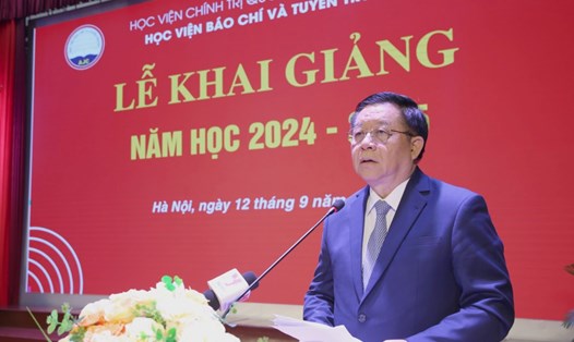 Ủy viên Bộ Chính trị, Bí thư Trung ương Đảng, Trưởng Ban Tuyên giáo Trung ương Nguyễn Trọng Nghĩa phát biểu tại Lễ khai giảng năm học mới Học viện Báo chí và Tuyên truyền. Ảnh: T.Vương