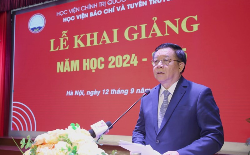 Ủy viên Bộ Chính trị, Bí thư Trung ương Đảng, Trưởng Ban Tuyên giáo Trung ương Nguyễn Trọng Nghĩa phát biểu tại Lễ khai giảng năm học mới Học viện Báo chí và Tuyên truyền. Ảnh: T.Vương