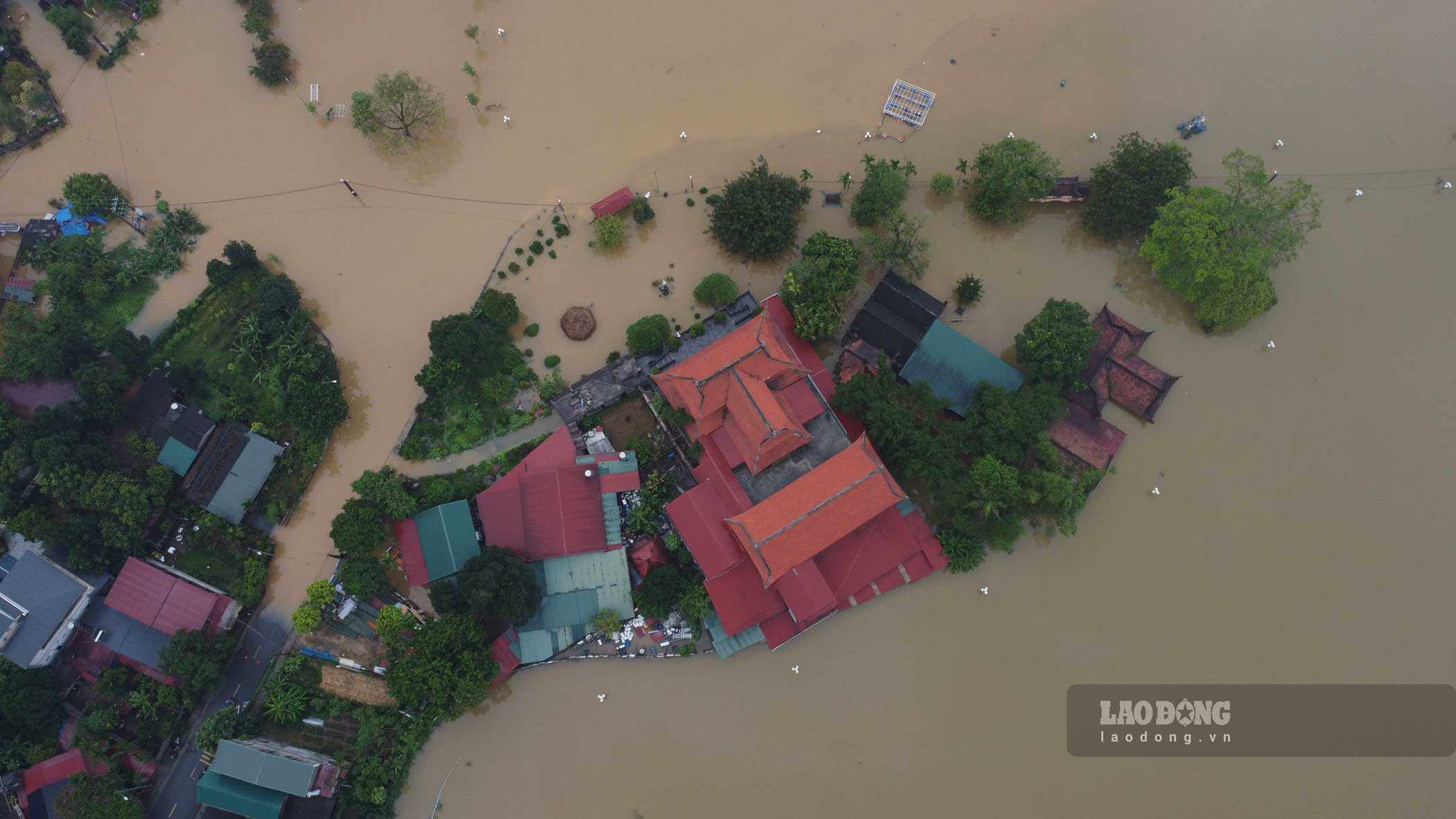 Hội An dừng hoạt động vui chơi để ủng hộ dân vùng bão lụt. Ảnh: Một khu vực dân cư ngập lụt ở Yên Bái. Ảnh Vũ Bảo