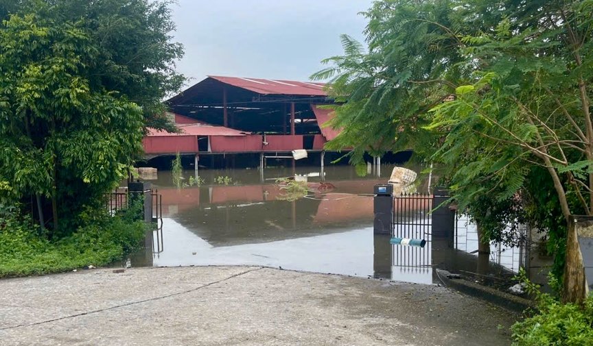 Bão lũ khiến nhà xưởng, nhiều nơi trên địa bàn TP Phổ Yên ngập. Ảnh: LĐLĐ TP Phổ Yên.