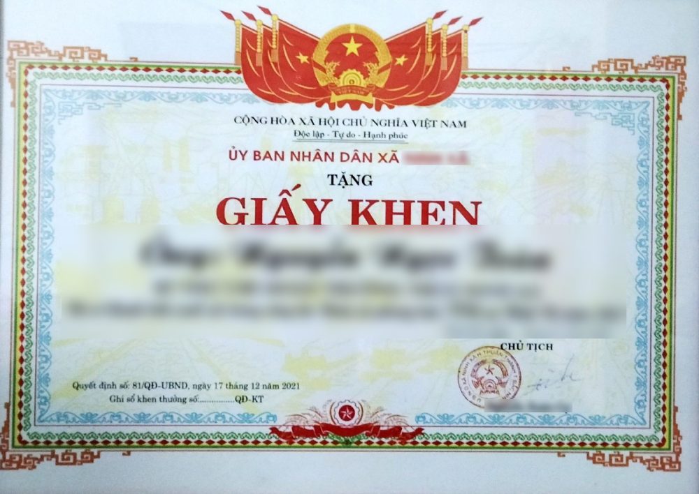 Bộ Nội vụ đã trả lời bạn đọc về việc Chủ tịch UBND xã được tặng giấy khen cho tập thể. Ảnh minh họa: Ngọc Toàn