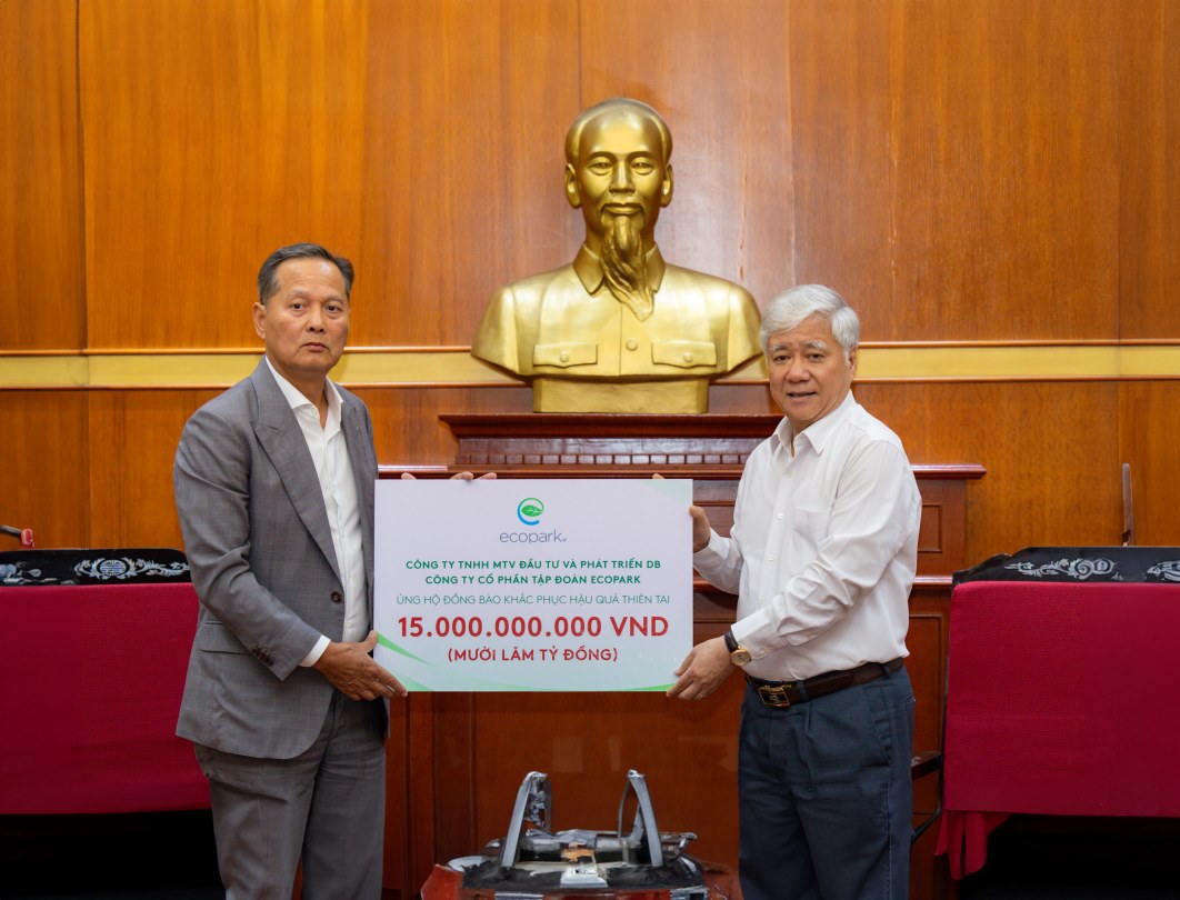 Nhà sáng lập Ecopark ủng hộ 20 tỉ đồng chung tay cùng đồng bào vượt qua bão lũ. Ảnh: Nguyên Phương
