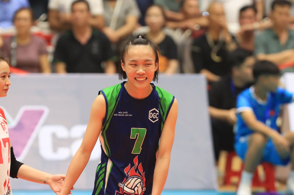 Chủ công Tú Linh cùng đội Hóa chất Đức Giang dự giải vô địch các câu lạc bộ châu Á 2024. Ảnh: Hoàng Huê