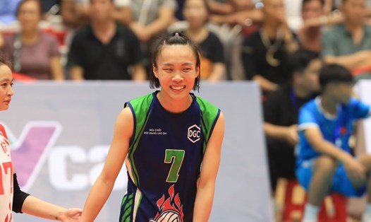 Chủ công Tú Linh cùng đội Hóa chất Đức Giang dự giải vô địch các câu lạc bộ châu Á 2024. Ảnh: Hoàng Huê