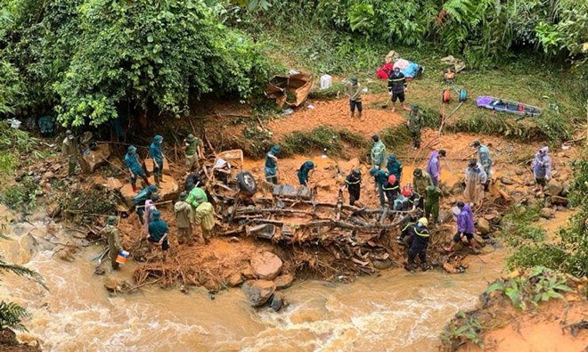 Tìm thấy 38 thi thể vụ sạt lở đẩy trôi xe, có nạn nhân cách 20km